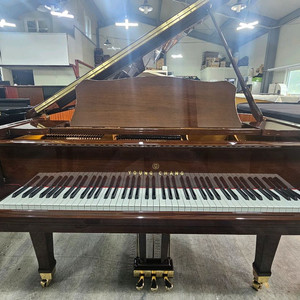 영창그랜드피아노 C-185