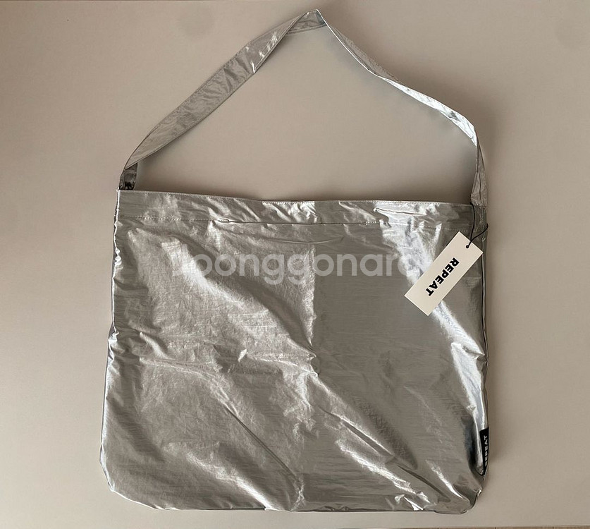 (새상품)리핏(REPEAT) 글로시 에코백--0