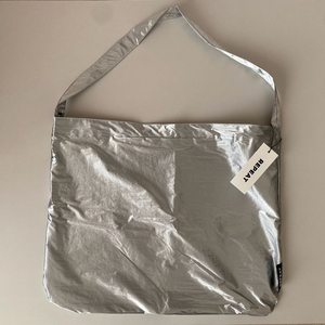 (새상품)리핏(REPEAT) 글로시 에코백