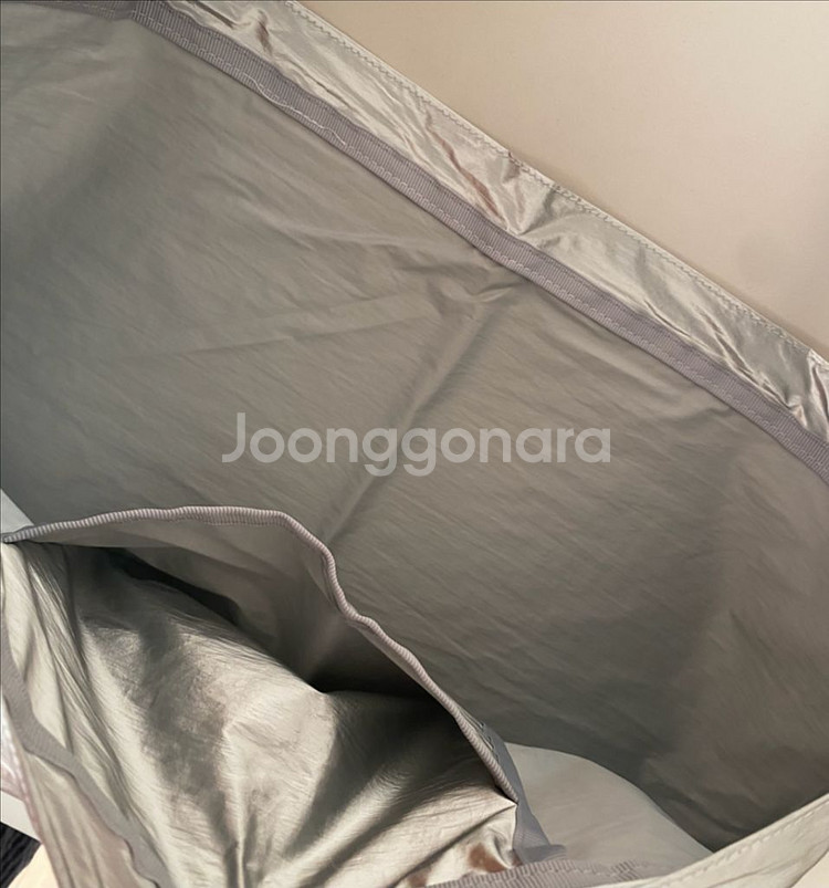 (새상품)리핏(REPEAT) 글로시 에코백--1