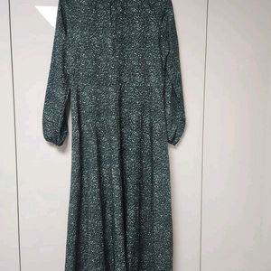 9천원 - 77 사이즈 롱원피스총길이 : 126 cm, 가슴반품 : 53cm 키크신분들이 입으심 예뻐요