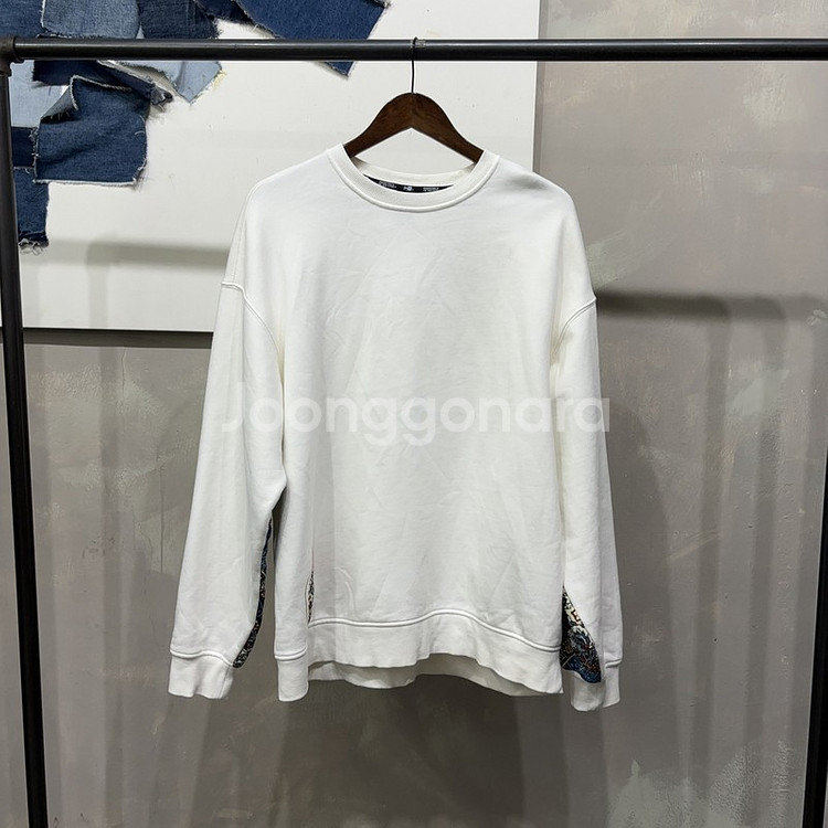 (105) 뉴발란스 소매 페이즐리 기모 맨투맨 긴팔 티--0