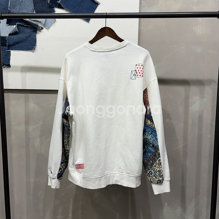 (105) 뉴발란스 소매 페이즐리 기모 맨투맨 긴팔 티--3