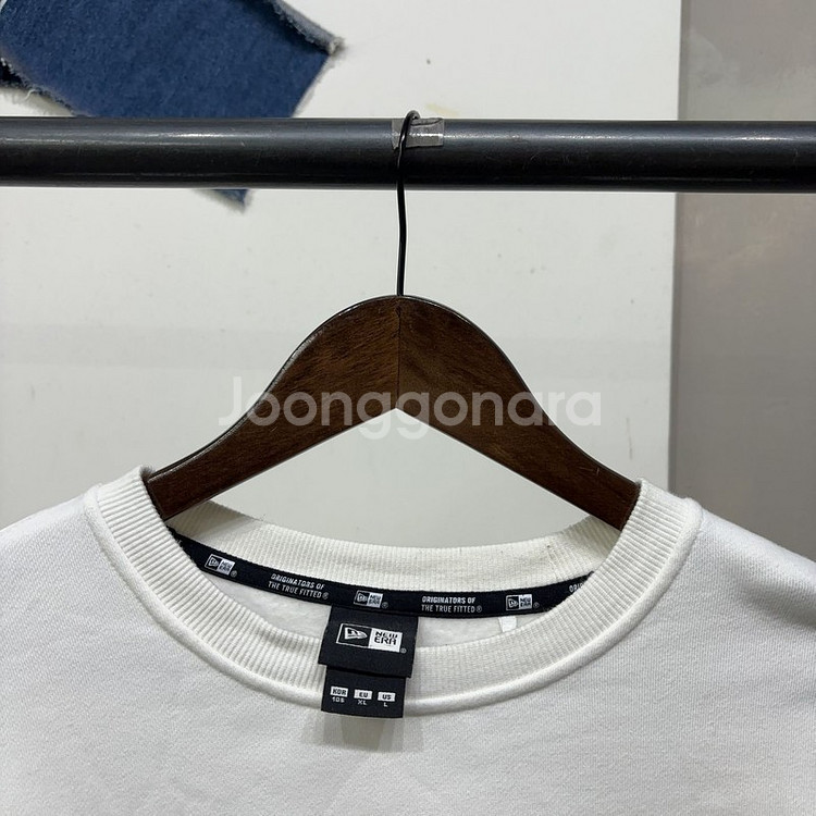 (105) 뉴발란스 소매 페이즐리 기모 맨투맨 긴팔 티--1