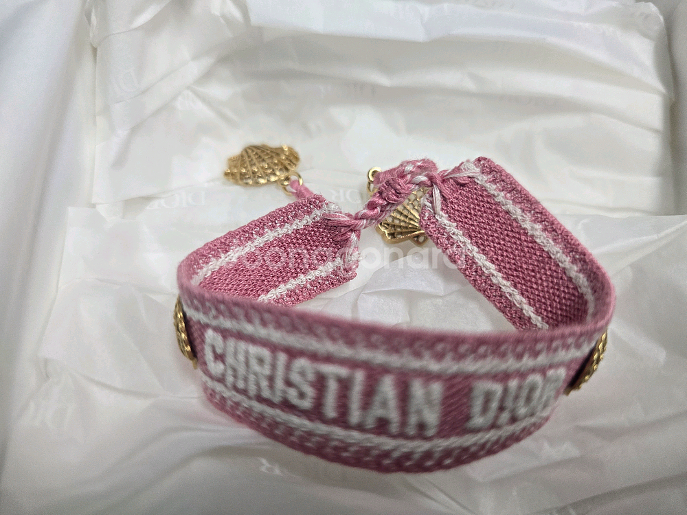 크리스찬디올 오븐팔찌 (새제품)--2