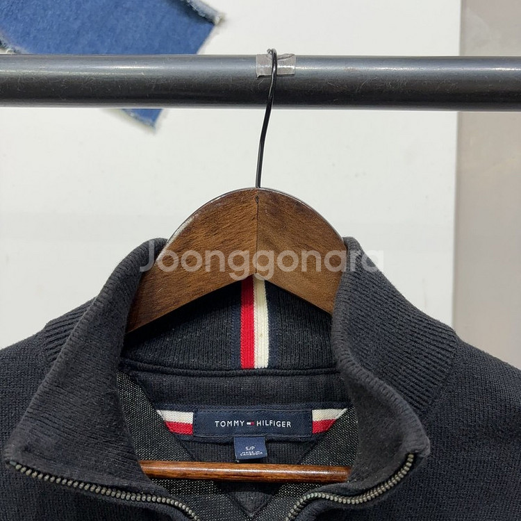 (95) 타미힐피거 캐주얼 자수 반집업 니트--1