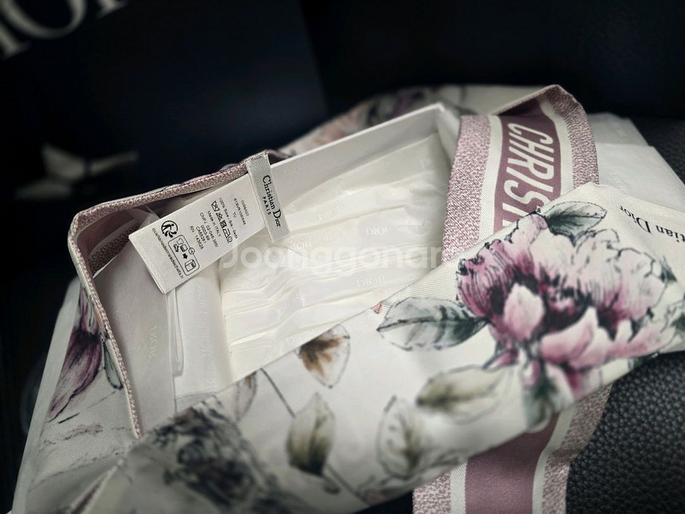 크리스찬디올 마차 스카프--1