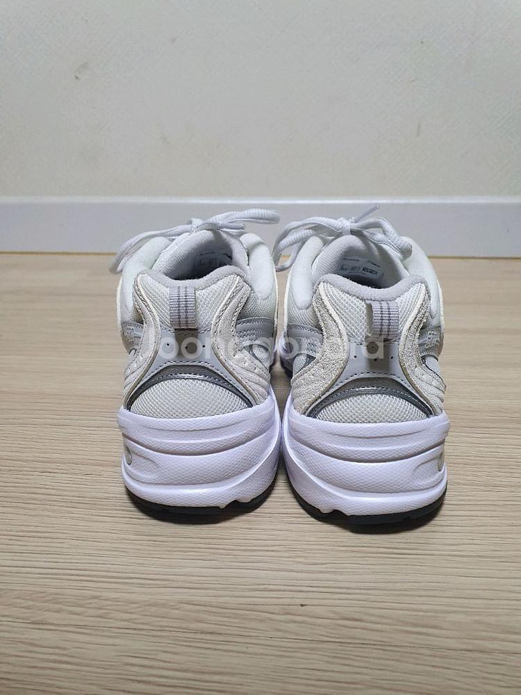 뉴발란스 530 화이트 실버 운동화 245--4