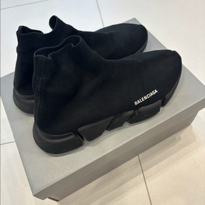 발렌시아가 스피드러너 44 블랙