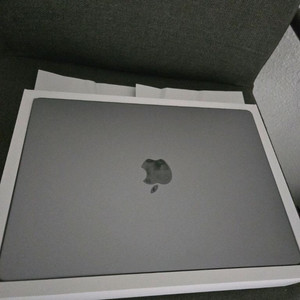 맥북프로 M3 14인치 8기가 512기가