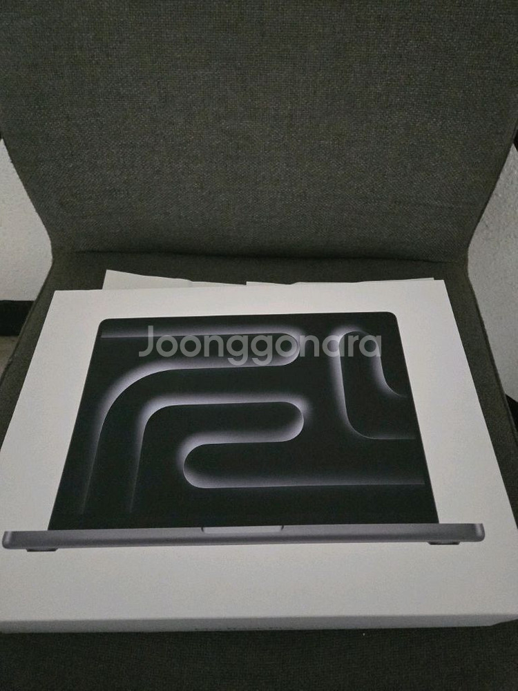 맥북프로 M3 14인치 8기가 512기가--5