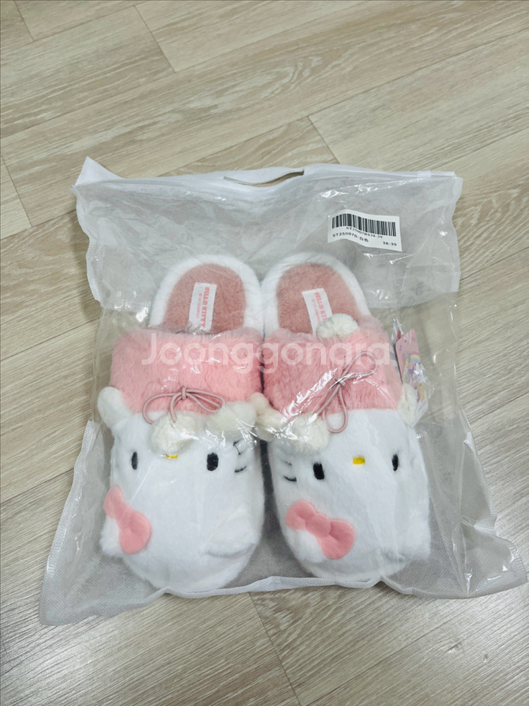 산리오 헬로 키티 털 실내화 슬리퍼--0