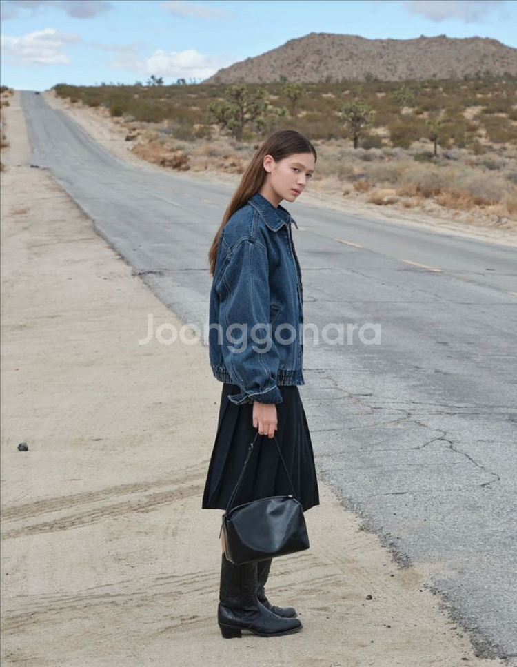 로우클래식 카라멜 박스 백 레더 블랙--1