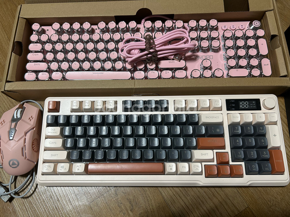 핑크 기계식 키보드 마우스 세트 + 블루투스 키보드= 동시에--0