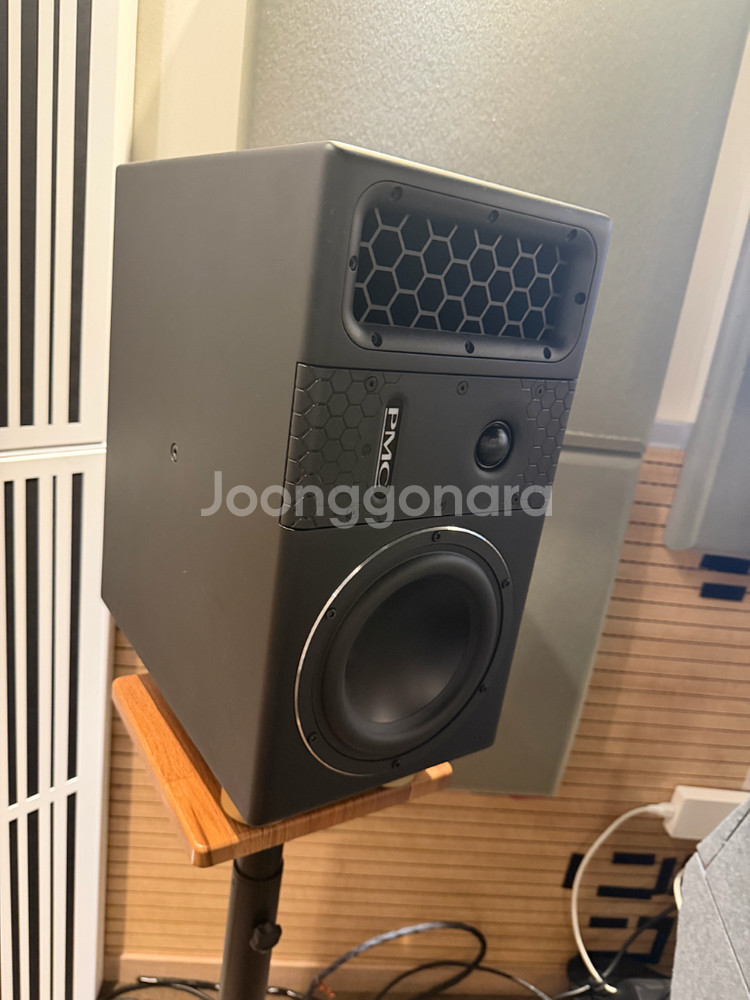 PMC6 스피커 1조 +이더넷 공유기(랜케이블 포함)--1