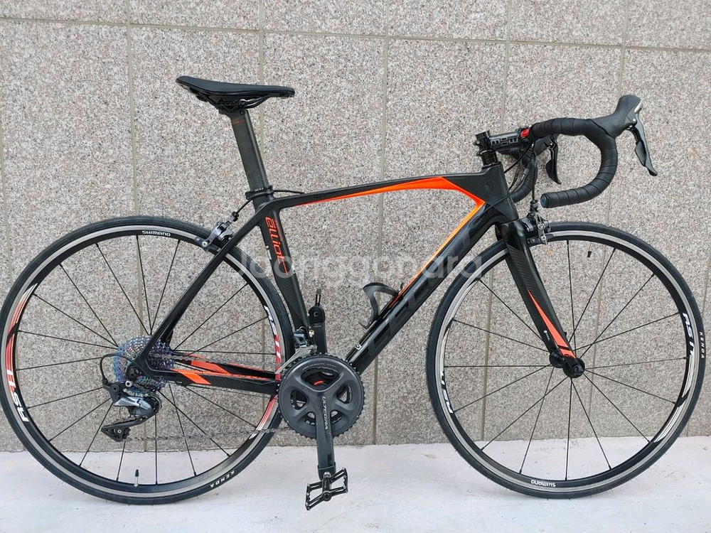 상태A급 17년 첼로 엘리엇s8 풀 울테그라 카본 로드자전거 490사이즈 팔아요.--0