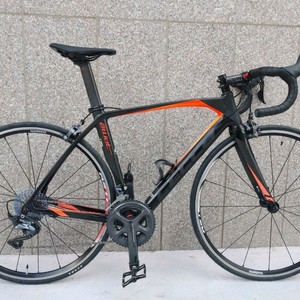 상태A급 17년 첼로 엘리엇s8 풀 울테그라 카본 로드자전거 490사이즈 팔아요.