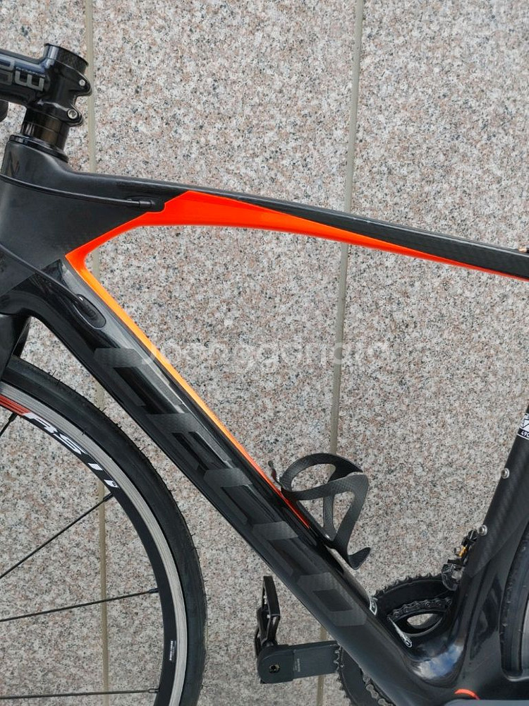 상태A급 17년 첼로 엘리엇s8 풀 울테그라 카본 로드자전거 490사이즈 팔아요.--7