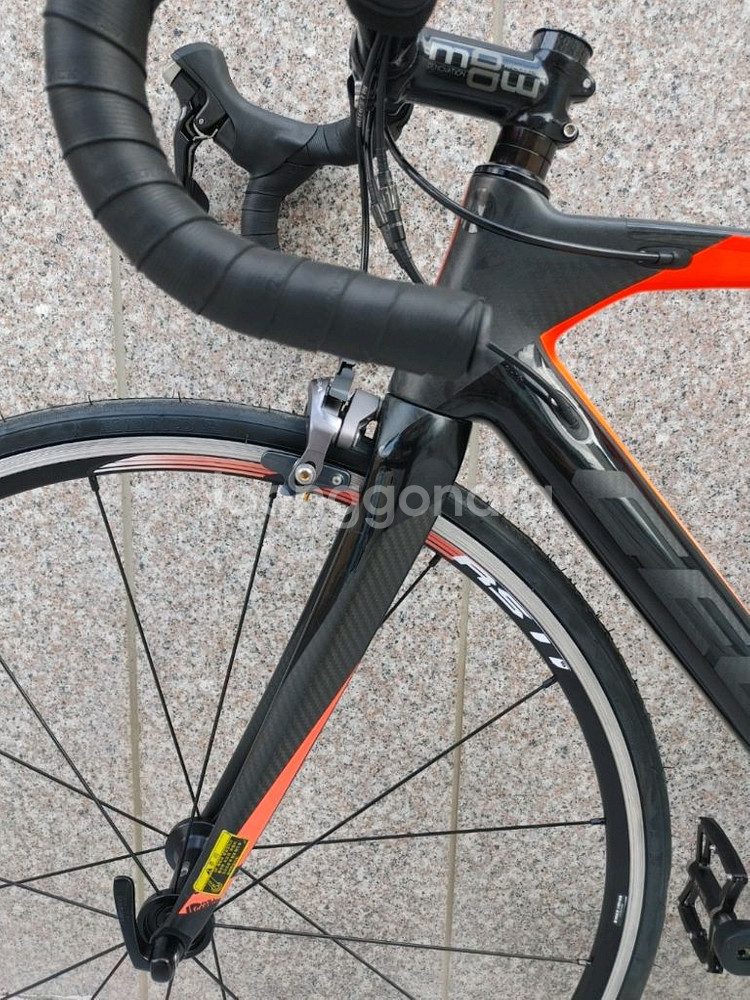 상태A급 17년 첼로 엘리엇s8 풀 울테그라 카본 로드자전거 490사이즈 팔아요.--6