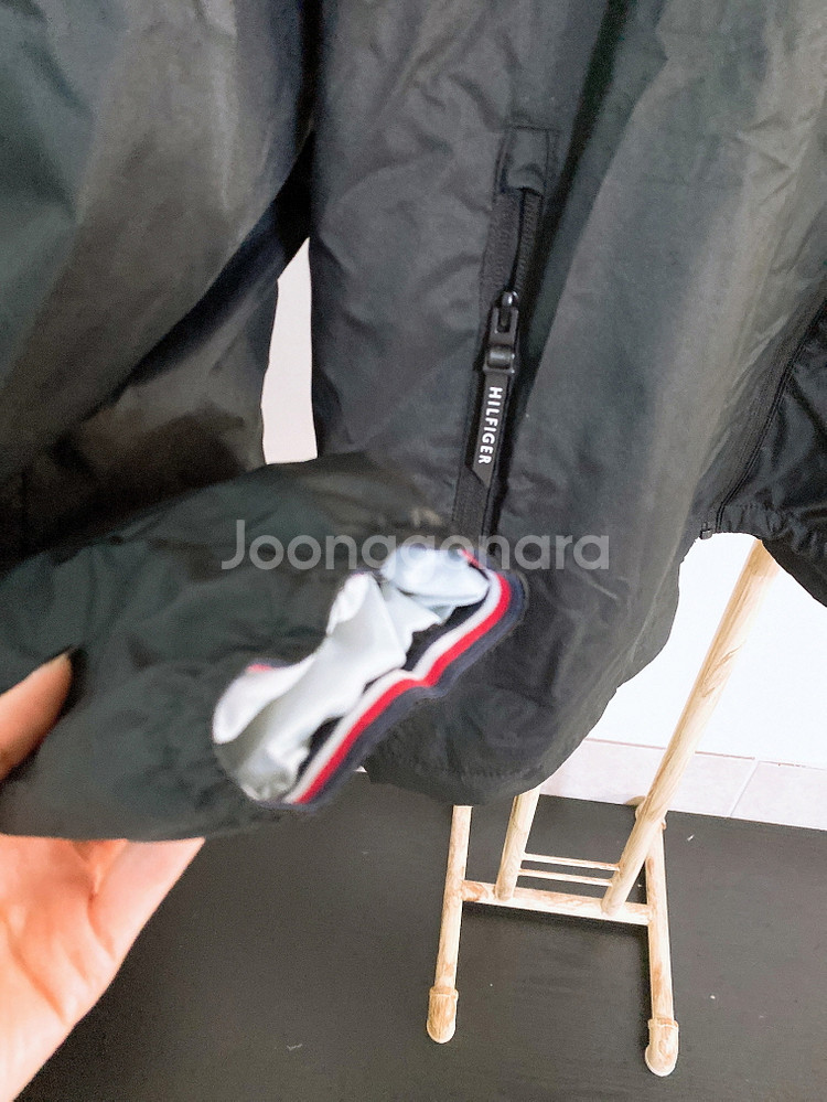 (110)타미힐피거남자블랙빅로고오버핏후드바람막이자켓--2