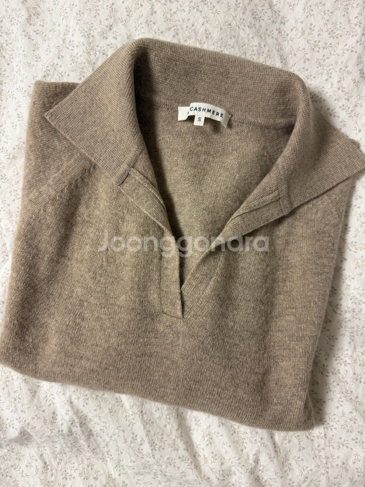 더캐시미어 홀가먼트 칼라니트 탑--2