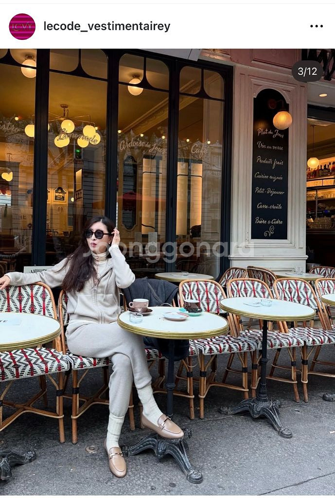 코스모폴리탄줄라이 예지스 LCVY 쿼티디앙 니트셋업 크--1