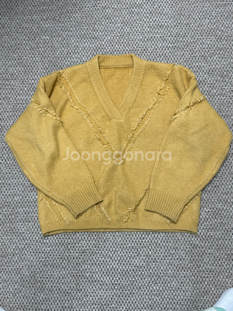여성 브이넥 옐로우 니트--0