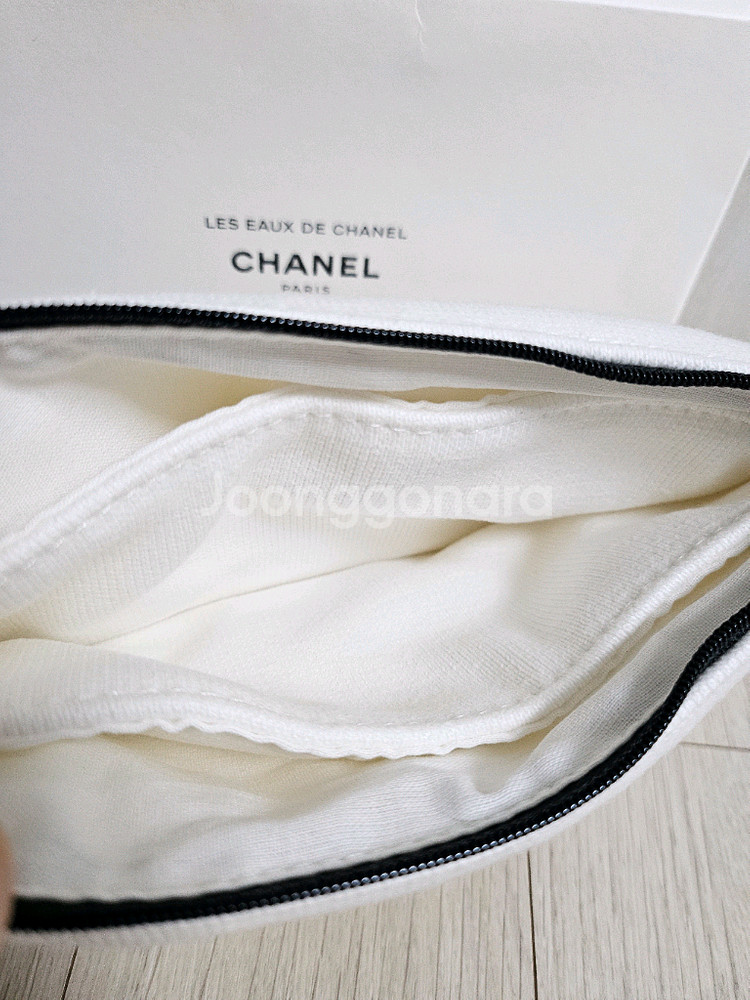 정품) 샤넬 레조드 화이트 파우치 (코스메틱)--3