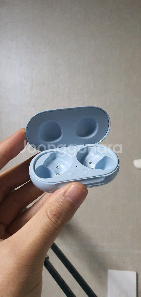 버즈 플러스 블루 충전기 본체 판매합니다--1