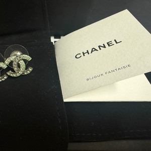 샤넬 CC 로고 다이아몬드 귀걸이