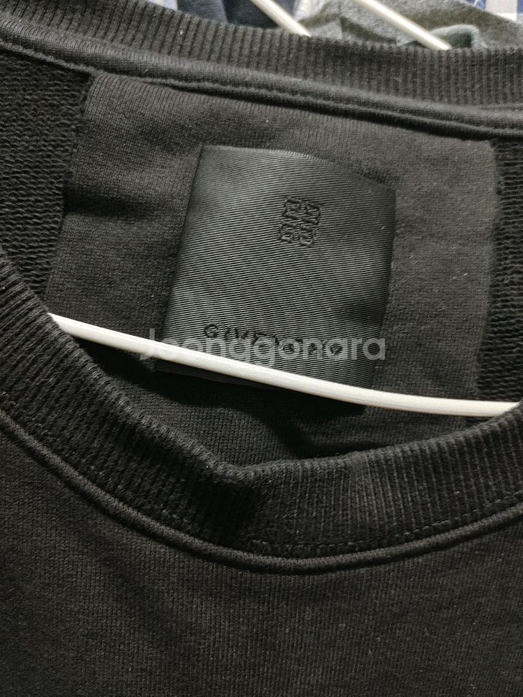 지방시 맨투맨--2