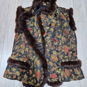 모피장식 누빔 조끼