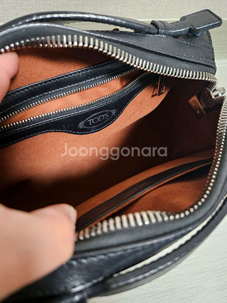 토즈 고미노 스터드 크로스백--5