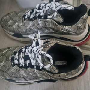 발렌시아가 트리플s 스니커즈 더해커프로젝트 구찌 콜라보 43사이즈