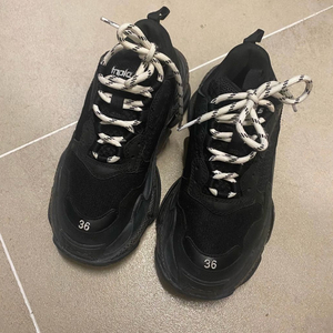 발렌시아가 트리플S 스니커즈 36사이즈