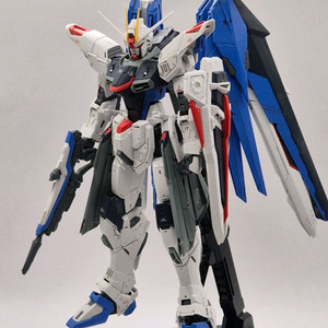 (하급) 무광 마감 MG 프리덤 2.0 건담 시드 반다이 건프라
