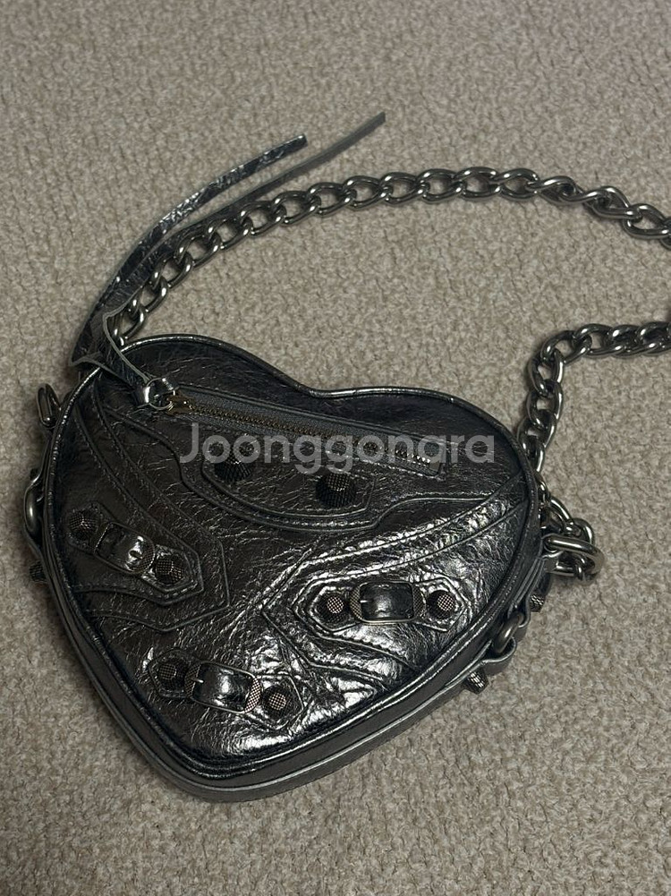 발렌시아가 하트 체인백--1