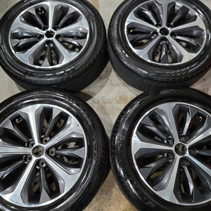 K8하이브리드 17인치 순정 휠타이어 판매합니다