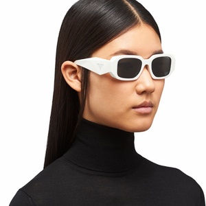 프라다 SPR 17W 화이트 심볼 선글라스