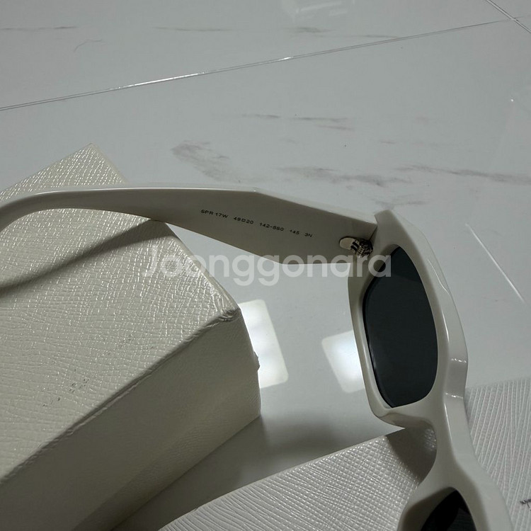 프라다 SPR 17W 화이트 심볼 선글라스--4