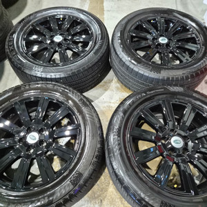 랜드로버 디스커버리4 19인치 순정 휠타이어 판매합니다