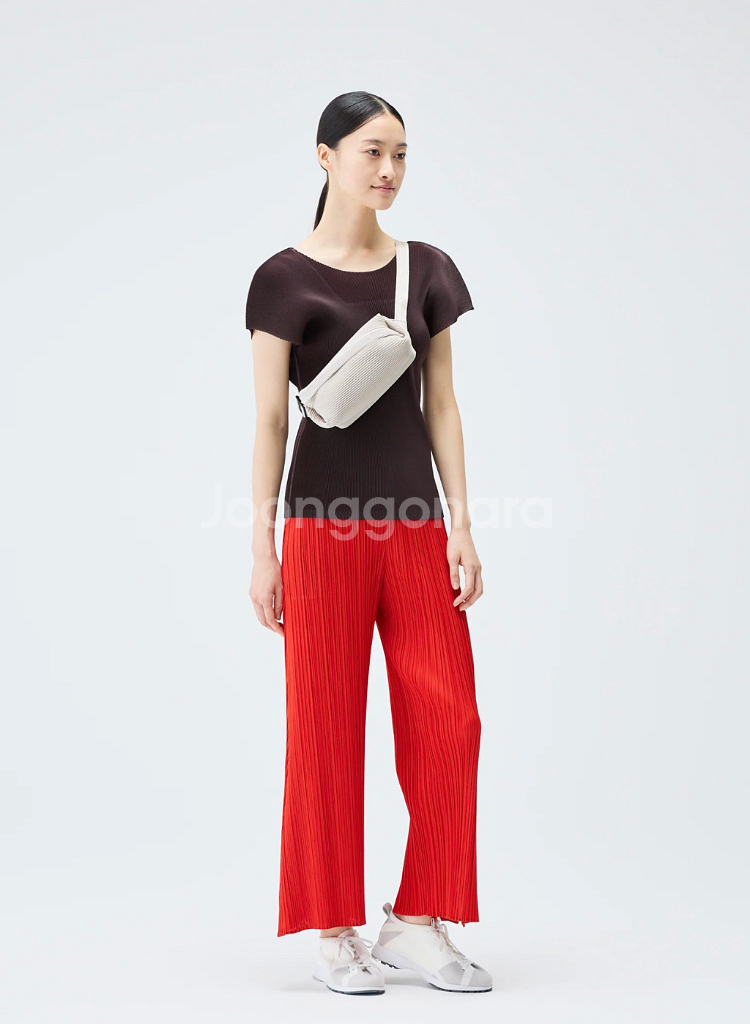 플리츠플리즈 Bias Pleats 웨이스트백 블랙판매합니다.--0