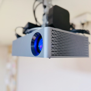 LG 시네빔 HU7LS 프로젝터