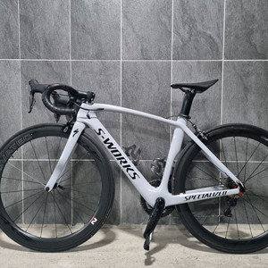 스페셜라이즈드 S-Works 벤지 di2 림브 로드입니다. 이미지