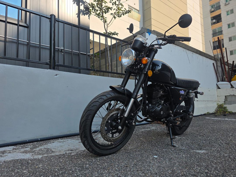 클래식 바이크 엘로이헌터 125S 21년식 1인 신조차량 116키로 주행 차량 이미지