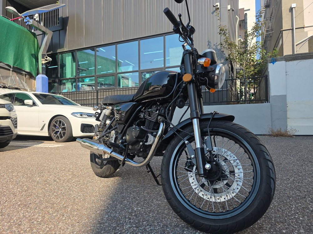 클래식 바이크 엘로이헌터 125S 21년식 1인 신조차량 116키로 주행 차량 이미지