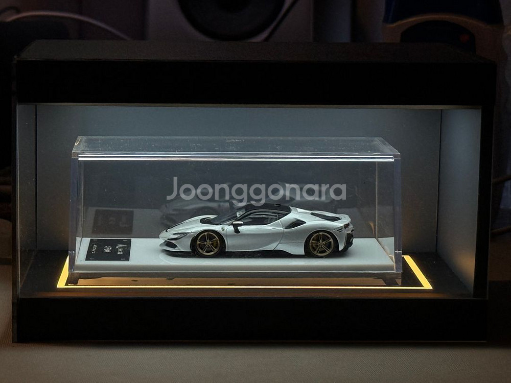 1/64 다이캐스트 모어아트, 주차장 쇼룸 디오라마 판매합니다--2