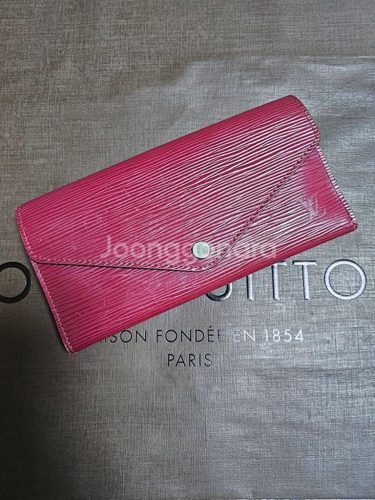 루이비통 에피장지갑--0