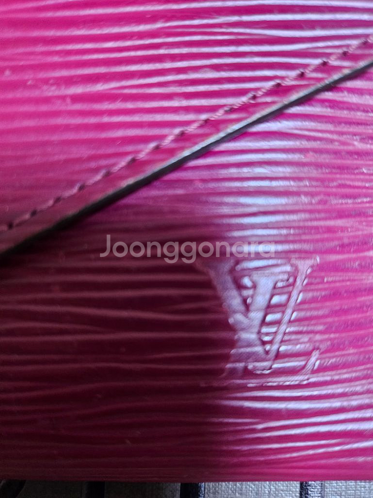 루이비통 에피장지갑--1