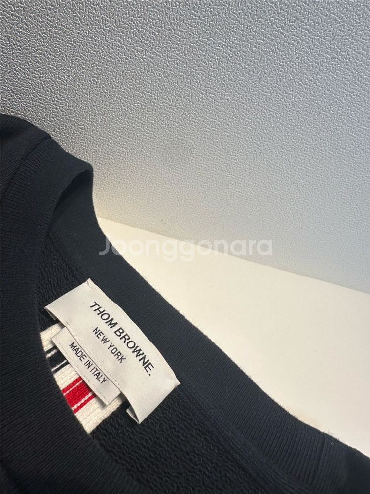 [실착3회/4]톰브라운 백삼선 네이비 맨투맨 4사이즈--2